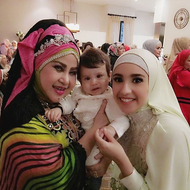 <p>Adam merupakan anak dari cucu Elvy, Adva Delia. (Foto: Instagram/ @elvy_sukaesih)</p>