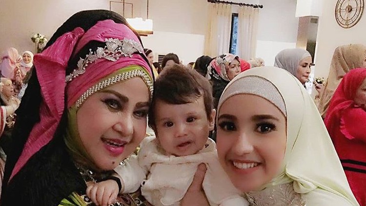 Masalah yang menimpa anak-anaknya membuat Elvy Sukaesih jadi sosok single mom yang tangguh.