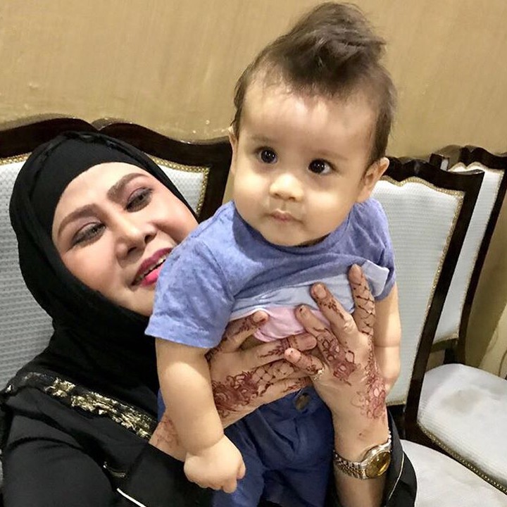<p>Wah, rambutnya Adam kaya anak gaul nih, <em>he-he-he</em>. Gemas! (Foto: Instagram/ @elvy_sukaesih)</p>