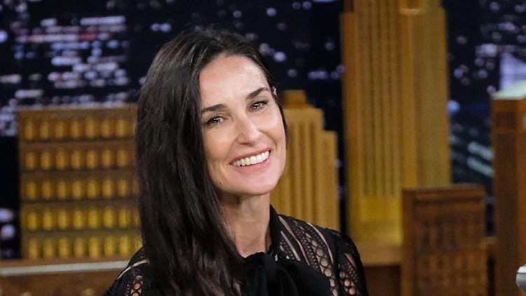 Demi Moore blak-blakan soal kehamilannya 14 tahun lalu yang berakhir dengan keguguran dan membuatnya terpuruk.