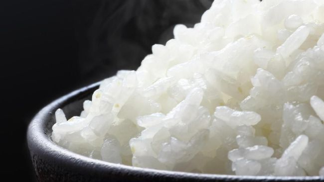 Studi terbaru menemukan bahwa konsumsi nasi putih sama bahayanya dengan terlalu banyak mencamil permen. Bahaya ini utamanya berdampak pada kesehatan jantung.