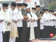 VIDEO: Dikepung Asap, Warga Pekanbaru Gelar Salat Minta Hujan