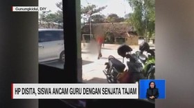 VIDEO: HP Disita, Siswa Ancam Guru dengan Senjata Tajam