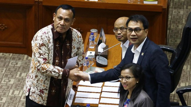 Proses pemilihan lima pimpinan KPK yang berlangsung di Komisi III DPR RI dikebut selama dua hari dari Rabu (11/9) hingga selesai Kamis tengah malam.