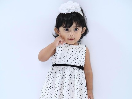 Sweet! 7 Potret Putri Kecil Hengky Kurniawan, Shakila