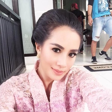 Shinta Bachir Masih Tutupi Perceraiannya dari Sang Anak