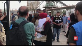 VIDEO: Hampir 100 Pengungsi Dievakuasi dari Libya ke Italia