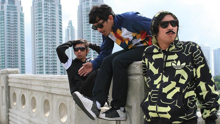 Lirk lagu terbaru Goodnight Electric yang berjudul VCR.