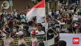 Gedung KPK Kembali Dikepung Massa yang Terlibat Ricuh Kemarin