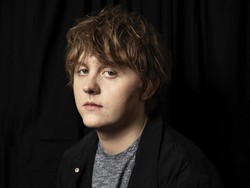 Lirik Lagu Something In The Heavens - Lewis Capaldi