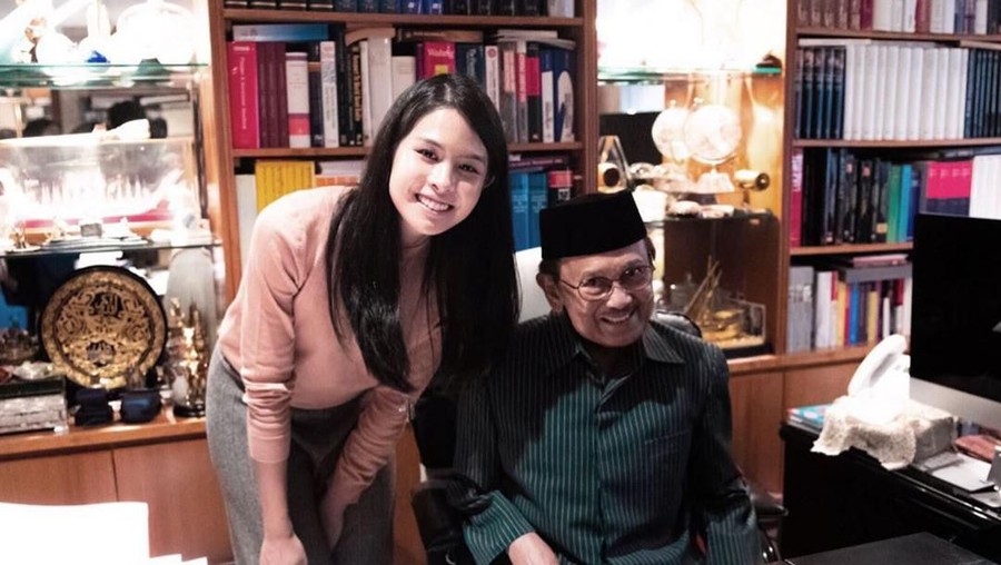 Maudy Ayunda sedih atas wafatnya BJ Habibie.