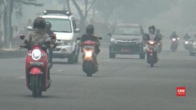 VIDEO: Kabut Asap Makin Parah, Jarak Pandang Hanya 300 Meter