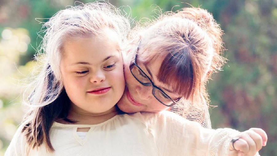 Perbedaan Autisme dan Down Syndrome yang Perlu Bunda Simak