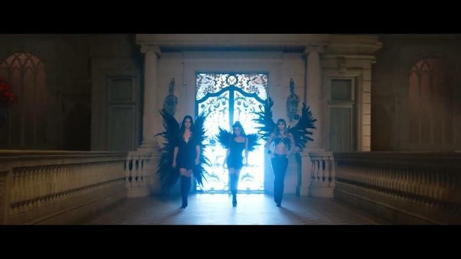 Lirik Lagu Don't Call Me Angel yang dinyanyikan oleh Ariana Grande, Miley Cyrus, Lana Del Rey.