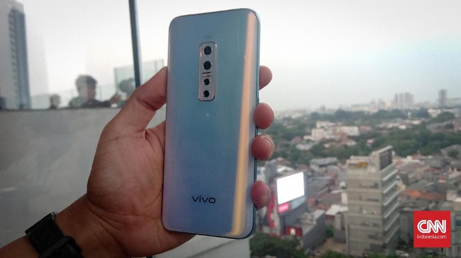 Vivo V17 Pro disebut merupakan ponsel pertama yang mengusung Pop-Up Dual Selfie Camera yang akan diboyong ke Indonesia.