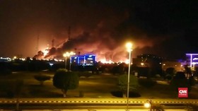 VIDEO: Kobaran Api Lahap Kilang Minyak Terbesar Arab Saudi