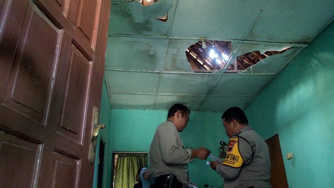 Ledakan di Mako Brimob Polda Jawa Tengah di Srondol, Kota Semarang, Jawa Tengah sejauh ini menyebabkan dua kendaraan dan 11 rumah rusak.