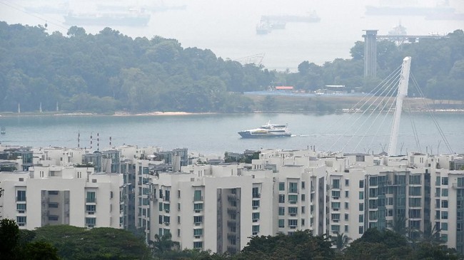 Kualitas udara di Singapura kembali ke tingkat tak sehat, Selasa (17/9), sehari setelah sempat membaik usai terkepung kabut asap akibat karhutla di Indonesia.