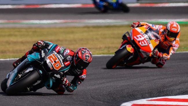 MotoGP San Marino Petronas Yamaha SRT French rider, Fabio Quartararo (L) and Repsol Honda Team Spanish rider, Marc Marquez compete during the San Marino MotoGP Grand Prix race at the Misano World Circuit Marco Simoncelli on September 15, 2019. (Photo by Marco Bertorello / AFP)