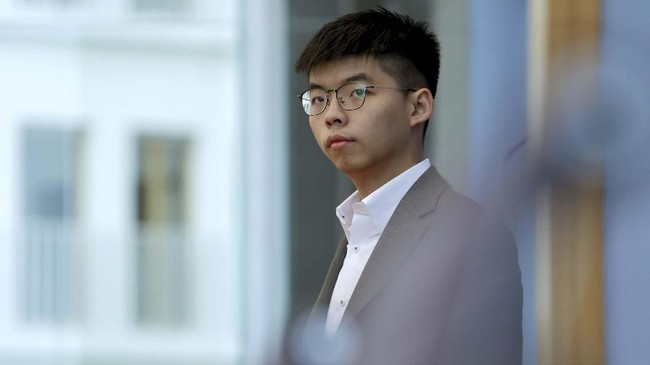 Aktivis Hong Kong Joshua Wong dan dua orang aktivis muda lainnya dipenjara atas keterlibatan mereka dalam demonstrasi besar-besaran 2019 lalu.
