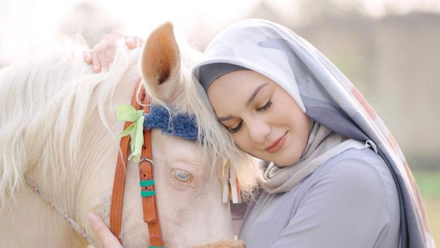 4 Selebriti yang Kehilangan Bayi Kembar Saat Ada di Kandungan