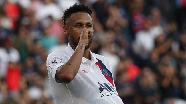 Majalah France Football memberikan penjelasan bintang Paris Saint-Germain (PSG) Neymar tidak termasuk ke dalam calon peraih Ballon d'Or 2019.