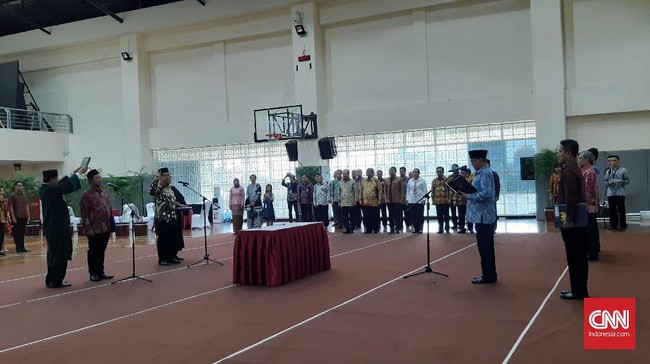 Pimpinan KPK hari ini resmi melantik Sekretaris Jenderal dan Direktur Penuntutan yang baru tanpa kehadiran Saut Situmorang yang sebelumnya menyatakan mundur.