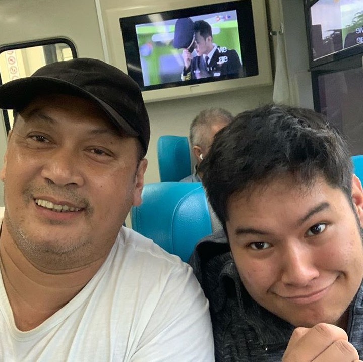 <p>Momen naik kereta sama anak harus diabadikan nih. (Foto: Instagram/ @donnykesumaofficial)  </p>