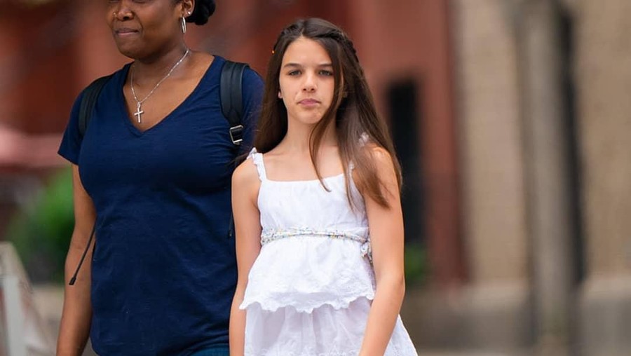 Putri tunggal Tom Cruise dan Katie Holmes yang mulai beranjak remaja.