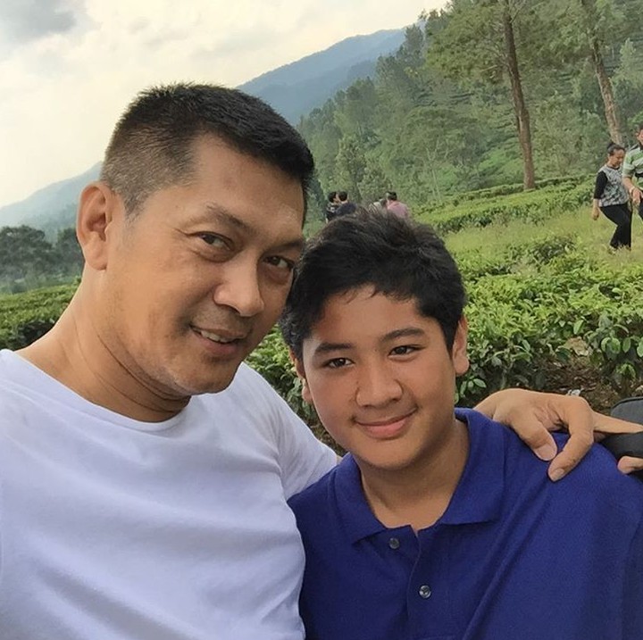 <p>Ayah Donny dan Hazel kompak selalu nih. (Foto: Instagram/ @donnykesumaofficial)</p>
