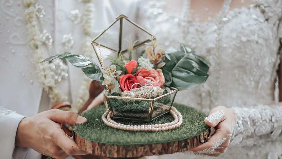 Tentu bukan menjadi perjalanan yang mudah bagi pasangan Ichal Muhammad dan Dafina Jamasir menuju ke pelaminan&period; Lalu apa saja fakta menarik kisah asmara mereka&quest;