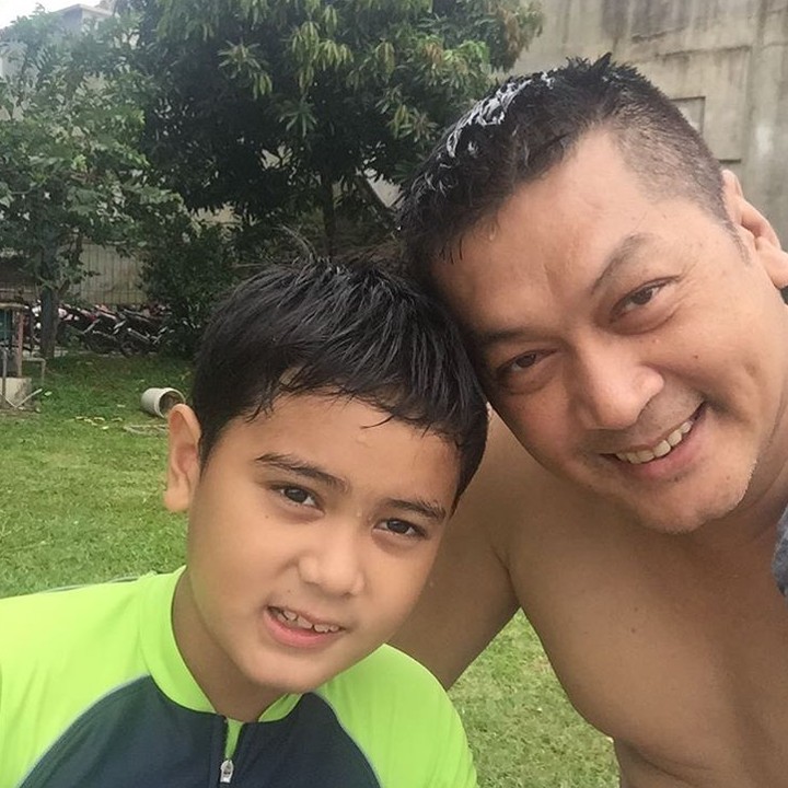 <p>Donny sering memanggil putranya dengan sebutan si ganteng. Aih, <em>so sweet</em>! (Foto: Instagram/ @donnykesumaofficial)</p>