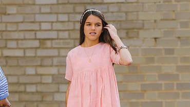 img-title Intip Penampilan Cantik Suri Cruise yang Beranjak Remaja