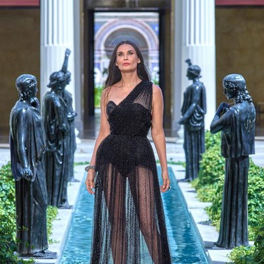 Anak Sebut Demi Moore Seperti Monster