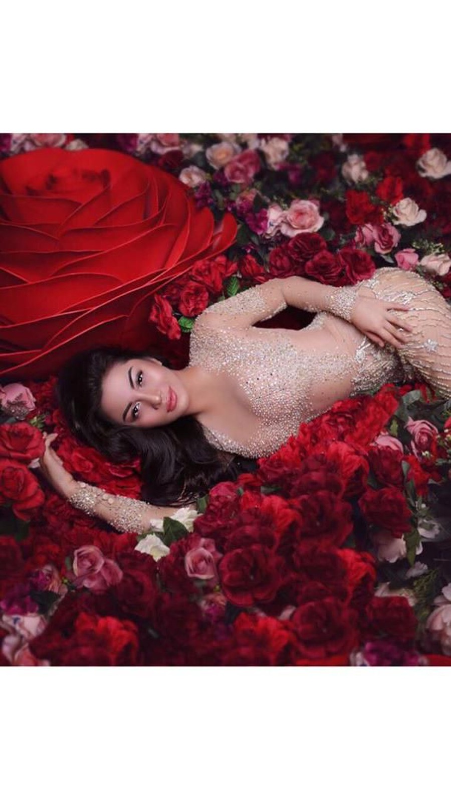 Foto Seksi Bertabur Bunga Empat foto seksi Ariel Tatum yang sempat jadi sorotan.