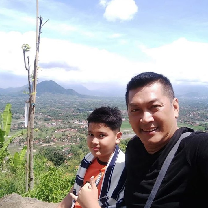 <p>Ayah Donny dan si bungsu Hazel mirip enggak, Bun? (Foto: Instagram/ @donnykesumaofficial)  </p>