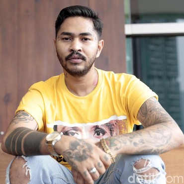 Dalami Islam, Onad Pertanyakan Soal Manusia di Mata Tuhan