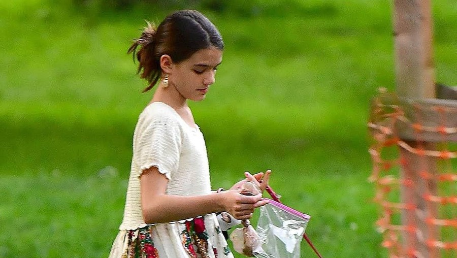 Putri tunggal Tom Cruise dan Katie Holmes yang mulai beranjak remaja.