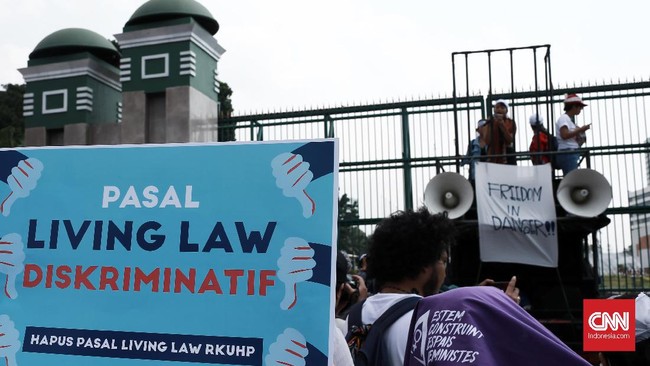 Koordinator Sospol BEM UI mengatakan pihaknya telah berdiskusi kemungkinan prosedur keamanan dalam aksi mengkritisi RKUHP hari ini, termasuk mencegah penyusup.