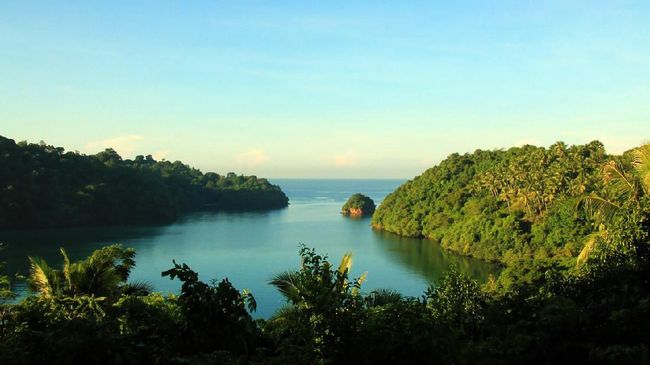 Selain Bunaken dan Lembeh, masih ada beberapa pulau yang layak untuk dijelajahi jika berkunjung ke Sulawesi Utara