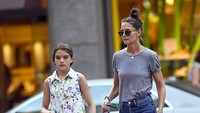 8 Momen Kekompakan Katie Holmes & Suri Cruise yang Sudah Remaja