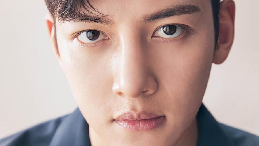 Penampilan Keren Ji Chang Wook di Poster Drama 'Melting Me Softly' Drama terbaru yang dibintangi Ji Chang Wook baru saja merilis poster perdana mereka.