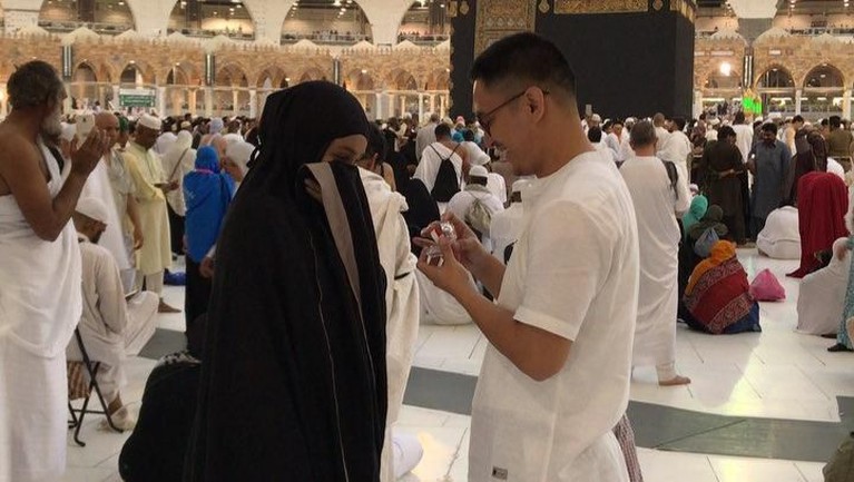 Tentu bukan menjadi perjalanan yang mudah bagi pasangan Ichal Muhammad dan Dafina Jamasir menuju ke pelaminan. Lalu apa saja fakta menarik kisah asmara mereka?