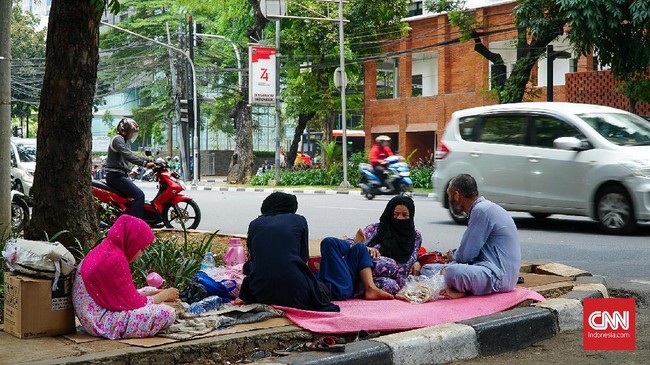 Gubernur DKI Jakarta Anies Baswedan tengah menyiapkan gedung sebagai tempat tinggal sementara para pencari suaka agar tidak terlantar di Kebon Sirih.