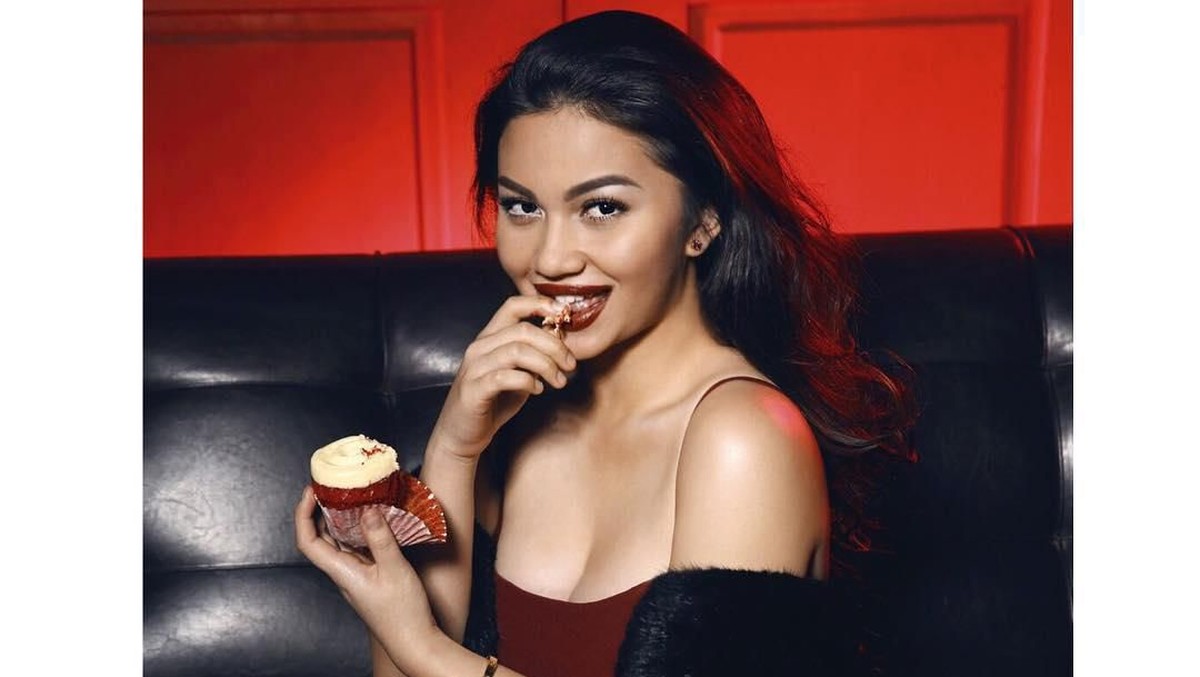 Deretan seleb ini tampil percaya diri dengan baju terbuka bahkan tanpa mengenakan bra atau pakaian dalam&period; Penasaran&quest; Yuk&comma; intip&excl;