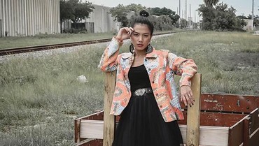 Mengenal Tiga Setia Gara, Lady Rocker yang Alami KDRT di Amerika