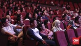 FOTO: Srimulat Masih Bergeliat Srimulat masih ada, setidaknya di Surabaya. Pada 10 Agustus lalu, kelompok warisan Teguh Slamet dan Srimulat ini mentas dan membuat penonton tertawa.