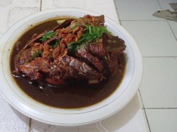 Sedapnye Makan Gabus Pucung di 5 Warung Betawi Ini