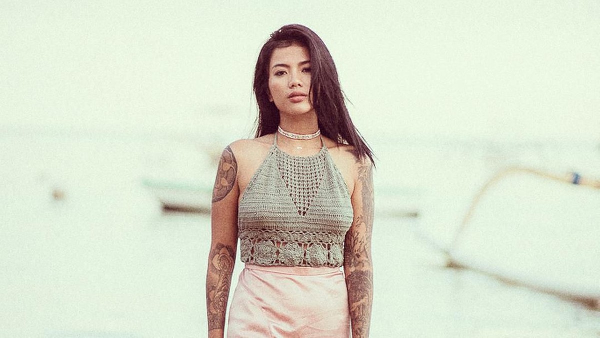 Video Tiga Setia Gara yang mengaku dianiaya suami di Amerika Serikat jadi viral&period; Namun tak banyak yang tahu siapa sosoknya&period; Berikut ini tujuh potret seksi Tiga&period;