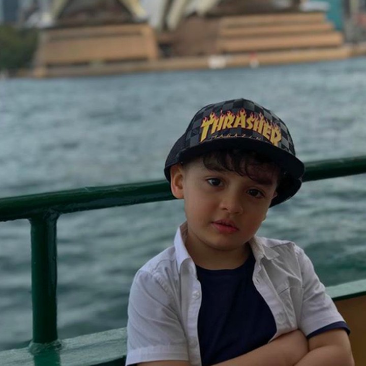 <p>Kecil-kecil Fahri udah pintar bergaya. <em>He-he-he</em>. (Foto: Instagram/ @ferdyhasan)</p>